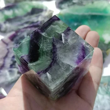 1tk Loomulik Fluoriidimaardlat Cube crystal Kivi Värvikas Fluoriidimaardlat Gemstone Cristal Islande Tervendavat reiki teenetemärgi